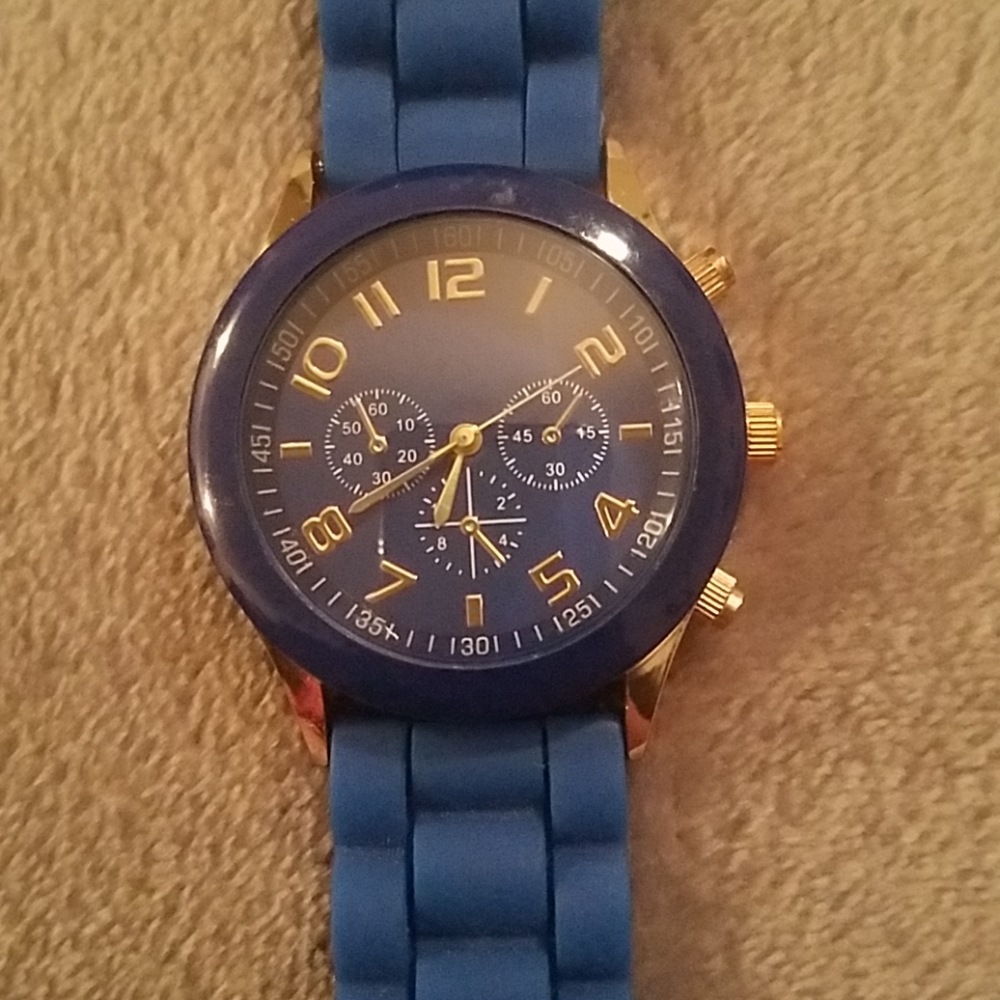 Watch - Picture 2 of 4